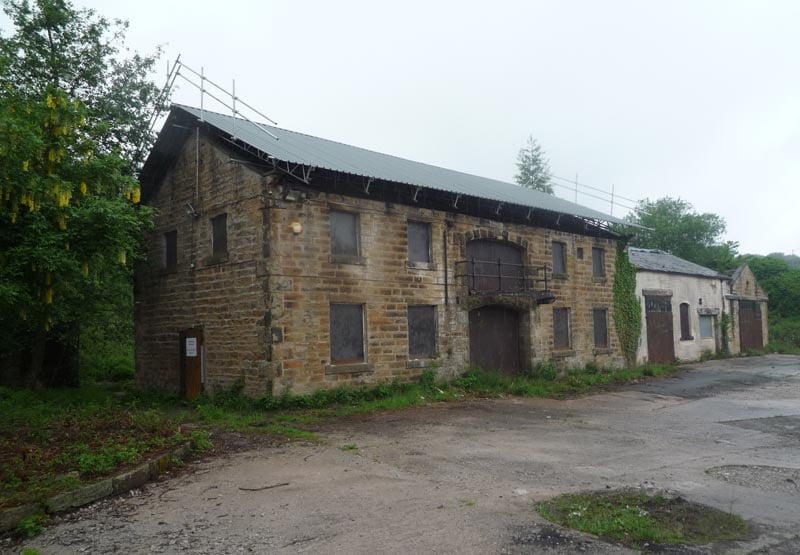 Emergency repairs carried out to historic Burnley canal wharf