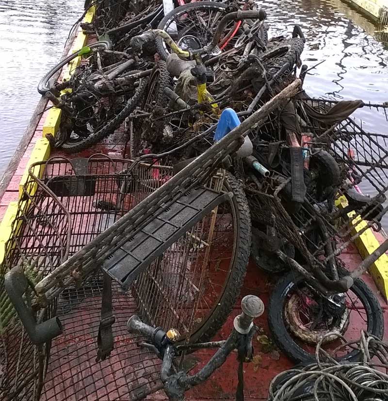 Christmas clean up for Huddersfield narrow canal in Ashton