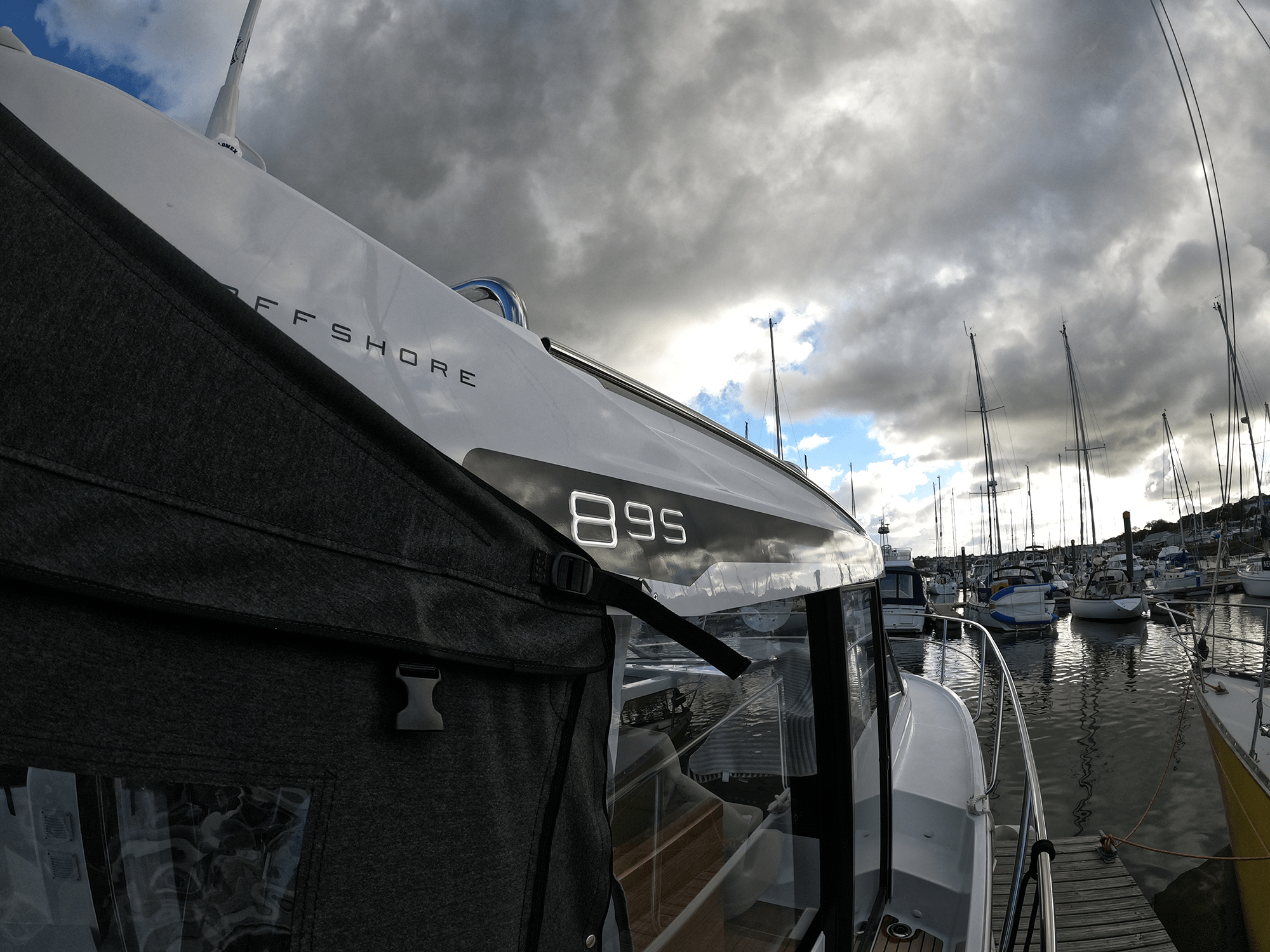 Offshore Adventures 895